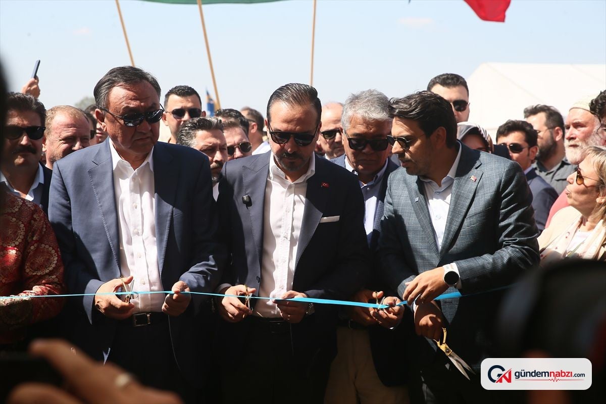 Macaristan'daki kurultayda TİKA çadırına yoğun ilgi