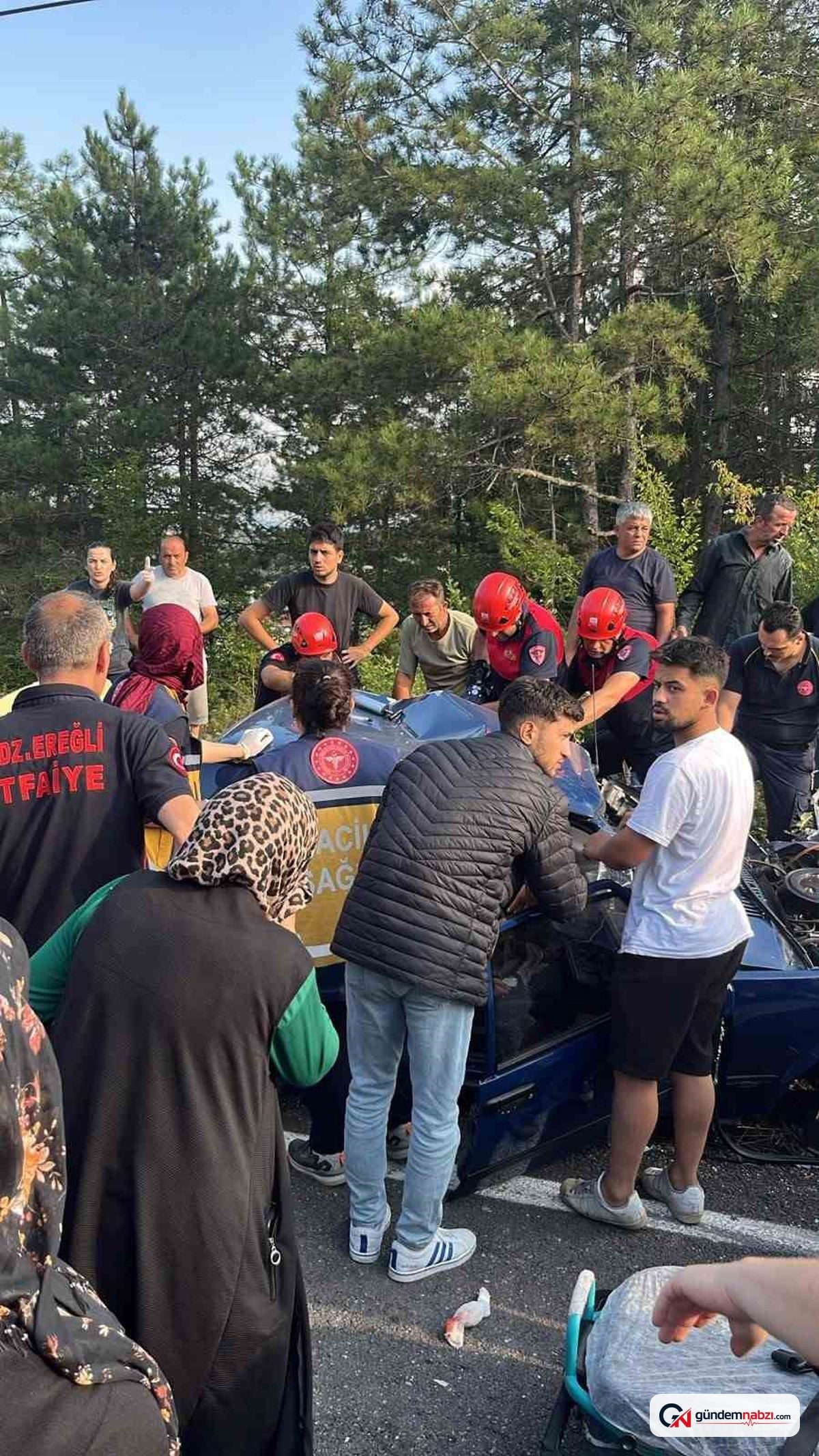 Karadeniz Zonguldak Ereğli'de servis aracı ile otomobil çarpıştı