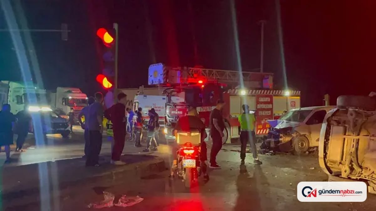 Sakarya'da iki araç çarpıştı: 2'si ağır 7 yaralı