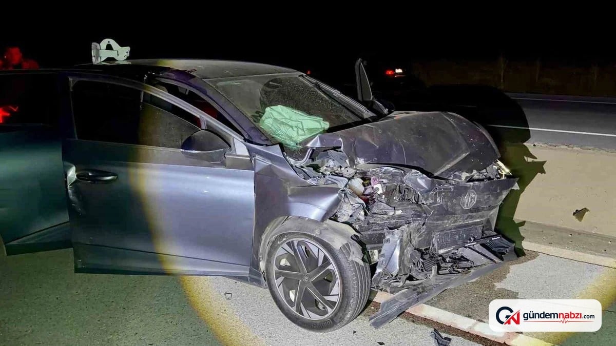 Afyonkarahisar'da otomobil ve hafif ticari araç çarpıştı: 8 yaralı