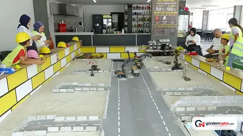 Bursa'da açılan kafe, çocuklar için ama yetişkinlere hitap ediyor