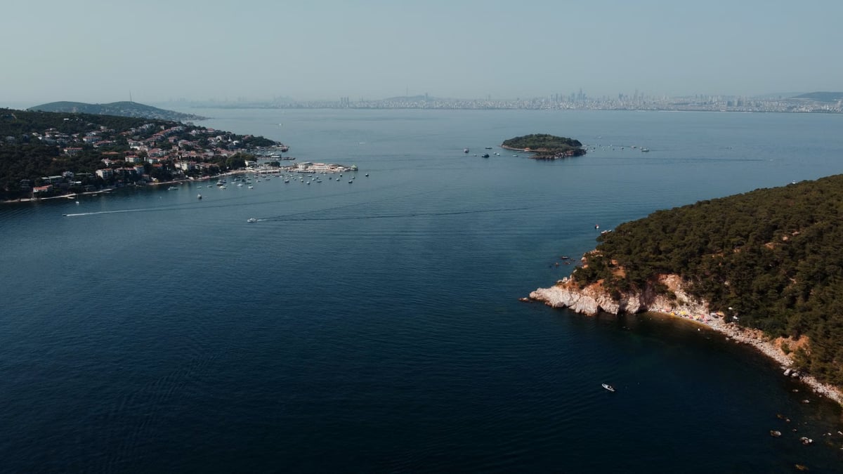 İstanbul'da denizde kaybolduğu ihbar edilen kişi aranıyor