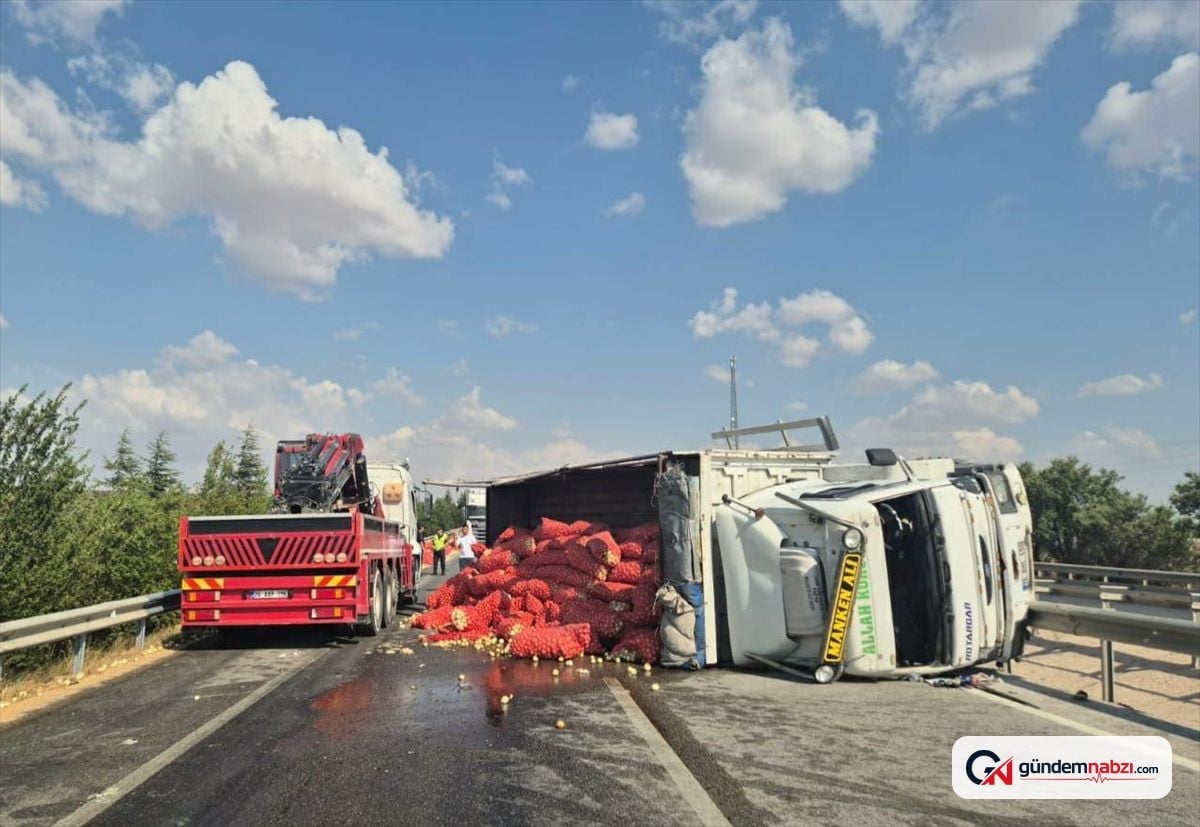 Eskişehir'de kamyonun devrilmesi sonucu 2 kişi yaralandı