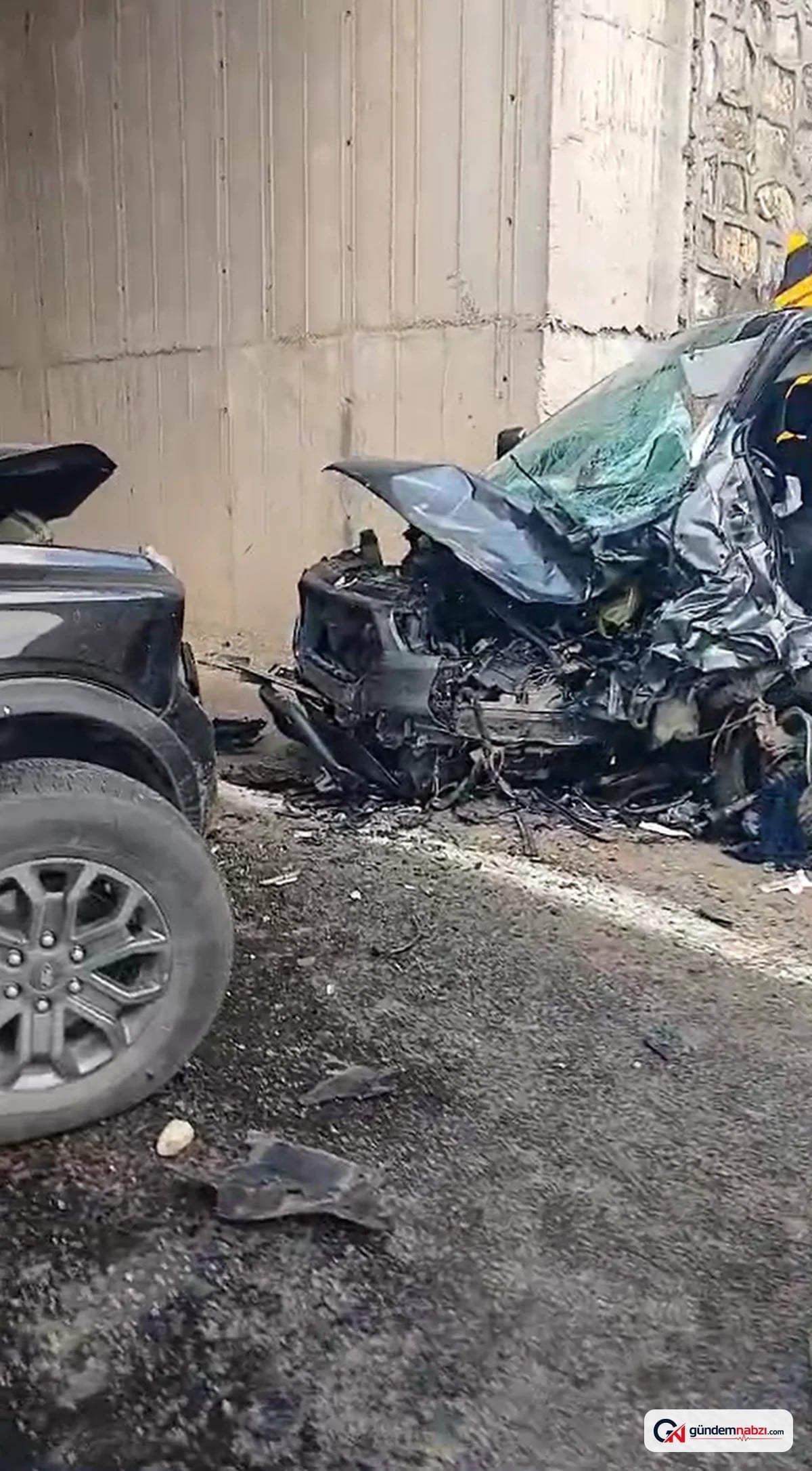 Yalova Çınarcık'ta pikap ile ticari araç çarpıştı: 3 yaralı