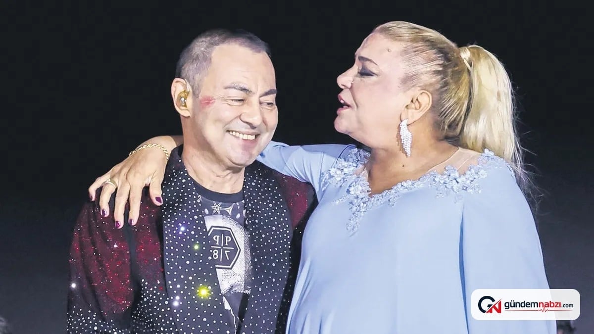 31 yıllık kariyerini sahnede kutladı