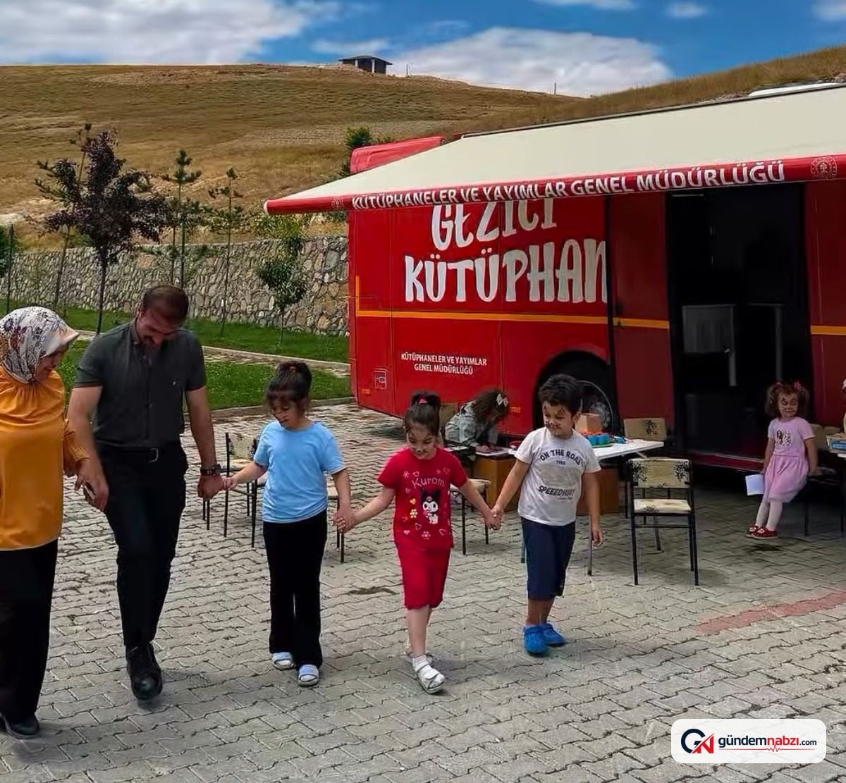 Gezici Kütüphane Gökçedere'de çocuklarla etkinlik düzenledi