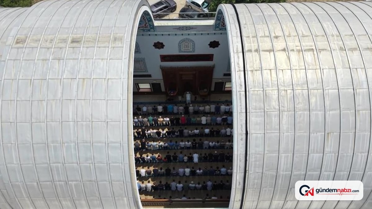 Bursa'da açılır kapanır kubbeli Safa Camii ilgi görüyor