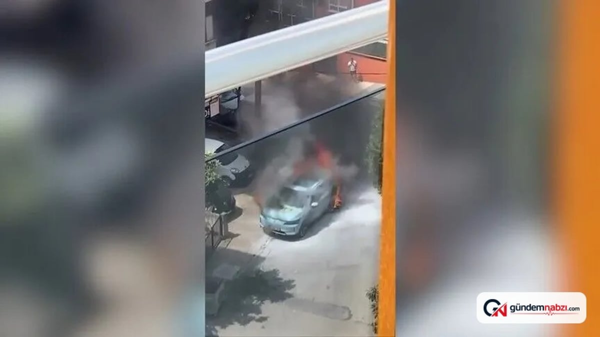 İstanbul Maltepe'de elektrikli otomobil yandı