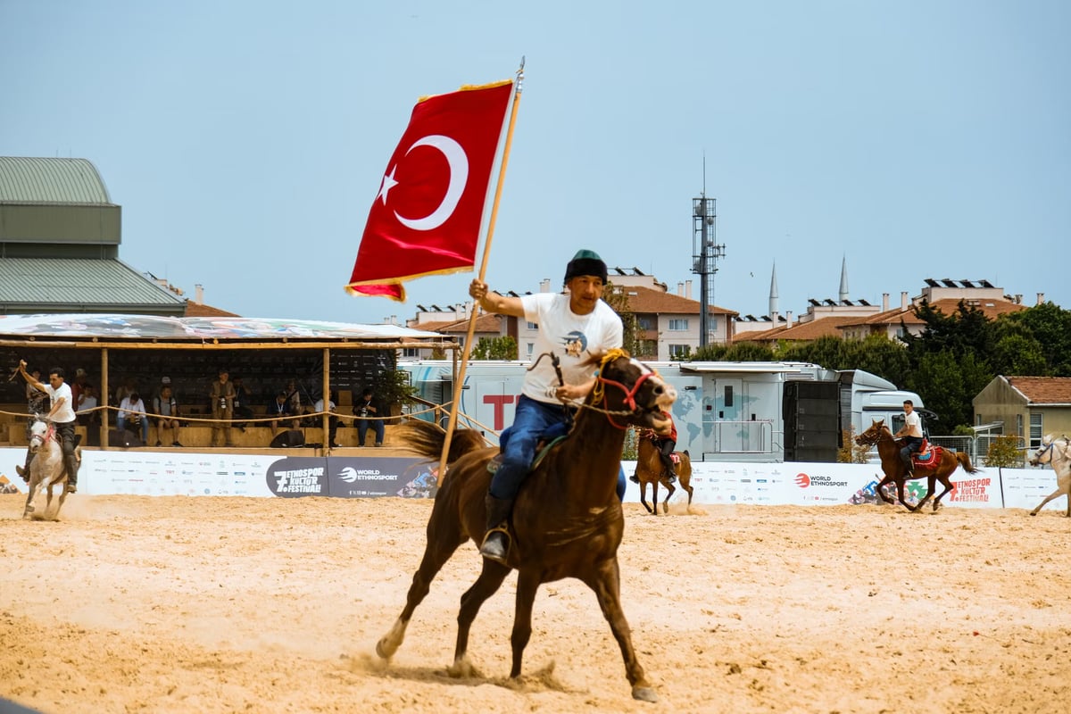 Kütahya'da rahvan atlar Türkiye Şampiyonası için yarıştı