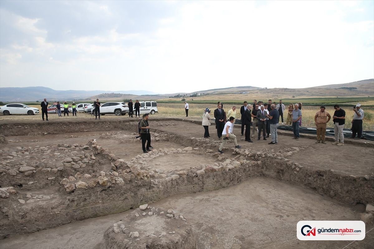 Kahramanmaraş'ta 8 bin yıllık Domuztepe Höyüğü kazıları incelendi
