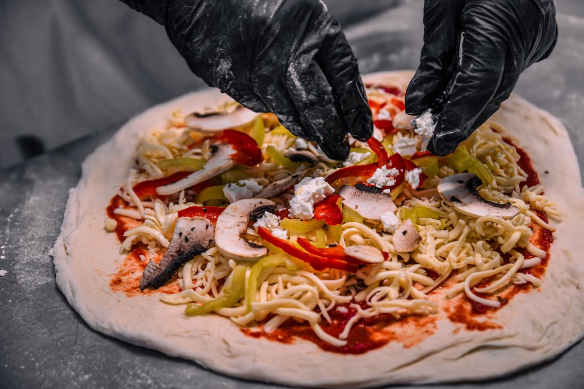 Dünyanın en peynirli pizzası: 1.001 çeşit peynir kullanıldı