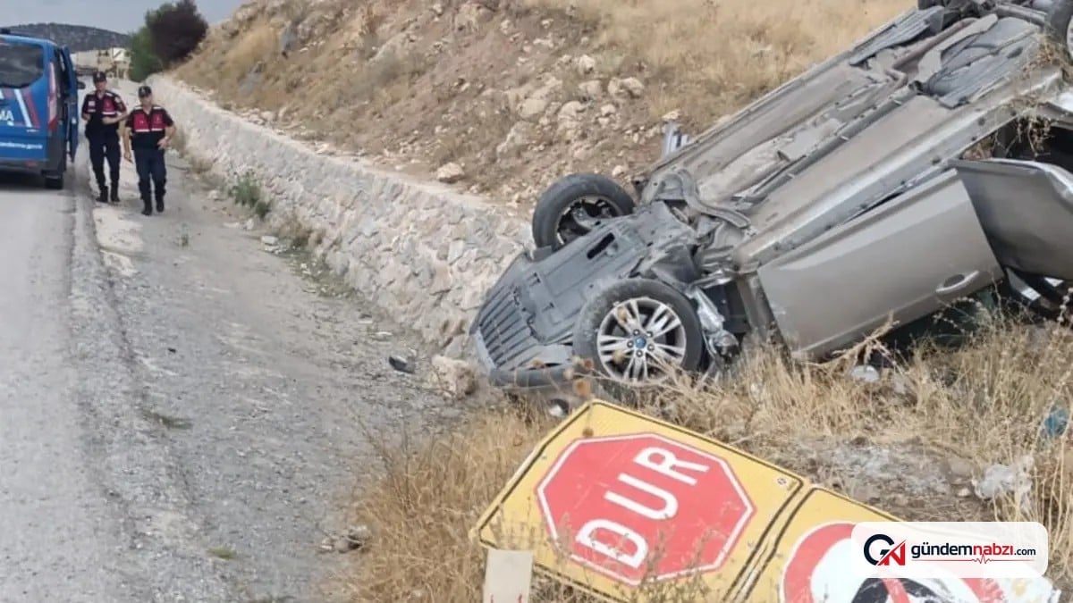 Afyonkarahisar'da otomobil refüje devrildi, 2 yaralı