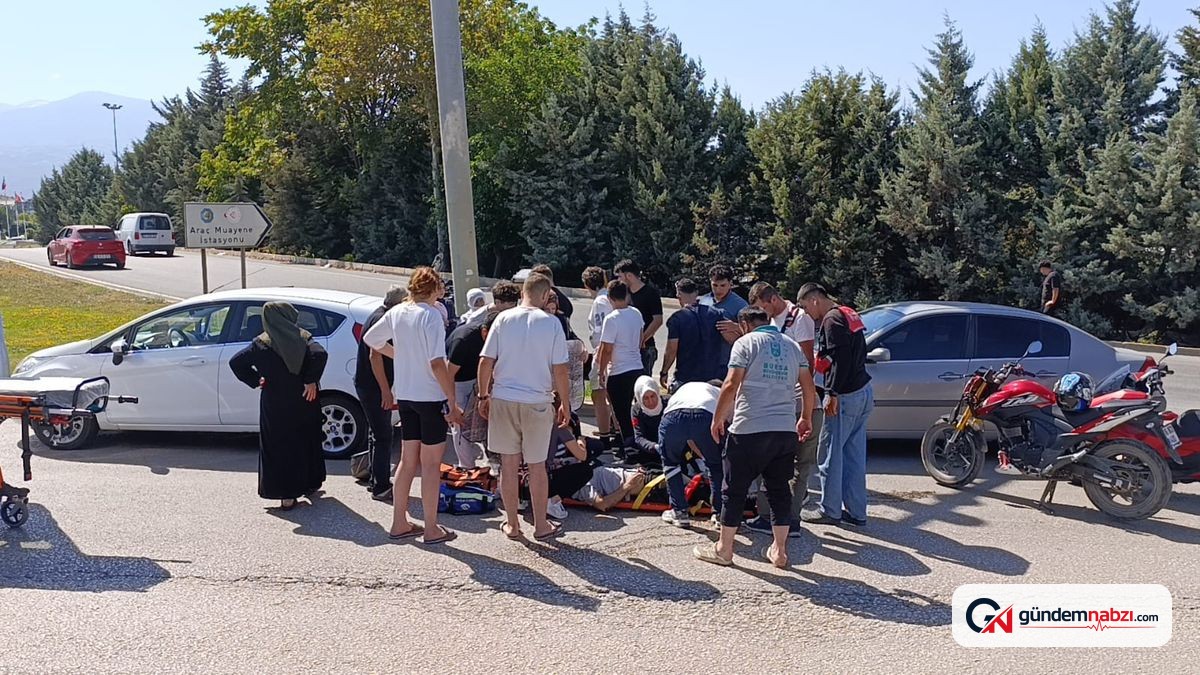 Bursa'da otomobille çarpışan motosikletin sürücüsü ağır yaralandı