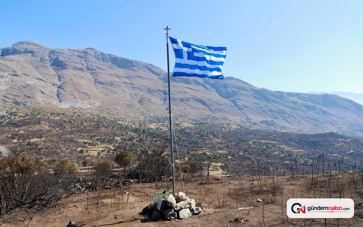Yunanistan'da orman yangınında hayatını kaybeden itfaiyeciler anıldı