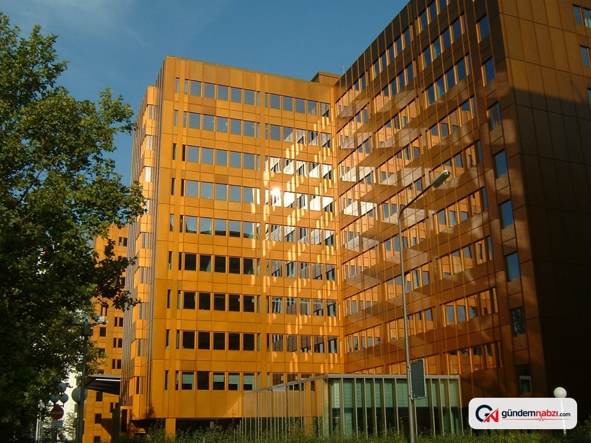 Commerzbank yıl sonu dolar/TL tahminini 53 lira olarak açıkladı