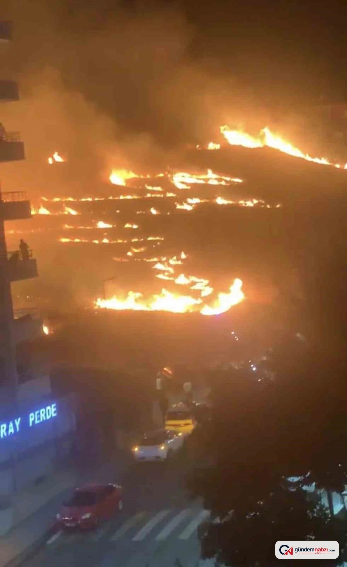 Gelin alayında havai fişek yangını çıktı