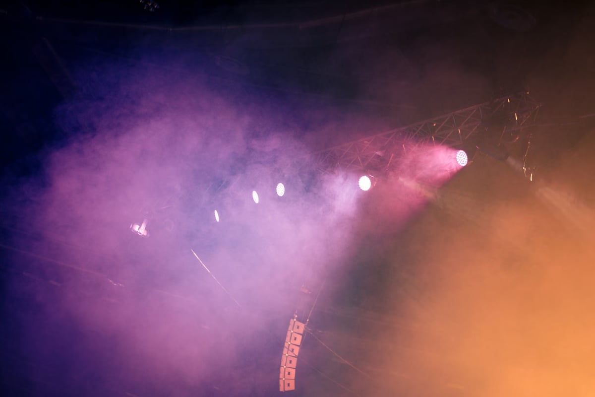 İstanbul Festivali'nde Dolu Kadehi Ters Tut ve mor ve ötesi rüzgârı