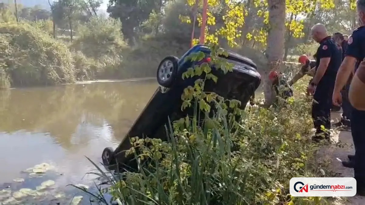 Kocaeli'de dereye uçan otomobilin sürücüsü öldü