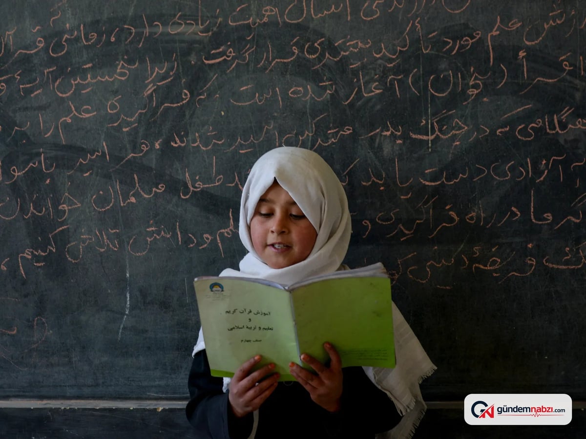 UNESCO: Afganistan'da 2,4 milyon kız çocuğu orta eğitime gidemiyor