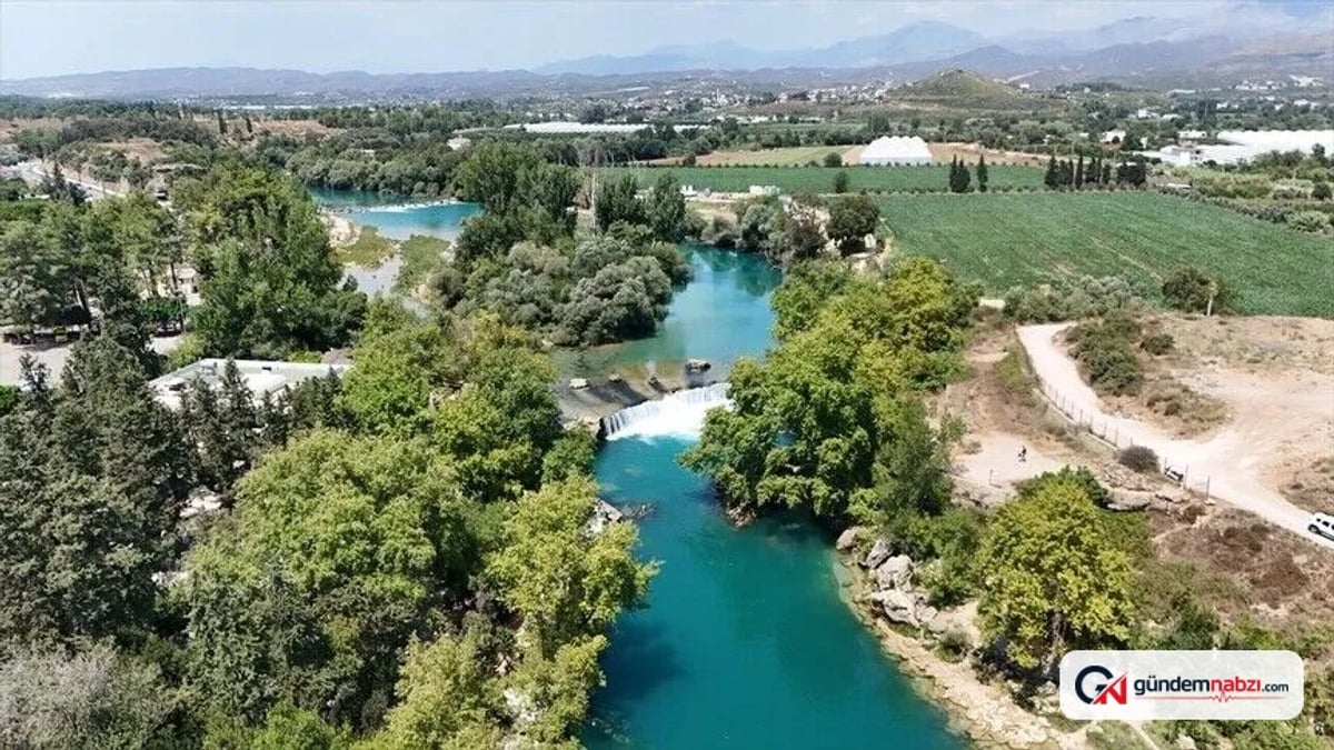 Manavgat Şelalesi, serinlemek isteyen yerli ve yabancı turistleri ağırlıyor
