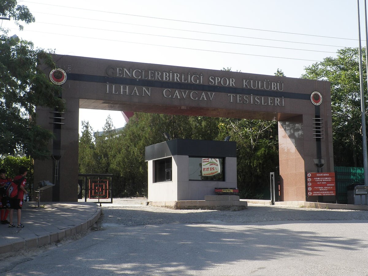 Gençlerbirliği yeni sezon formalarını tanıttı