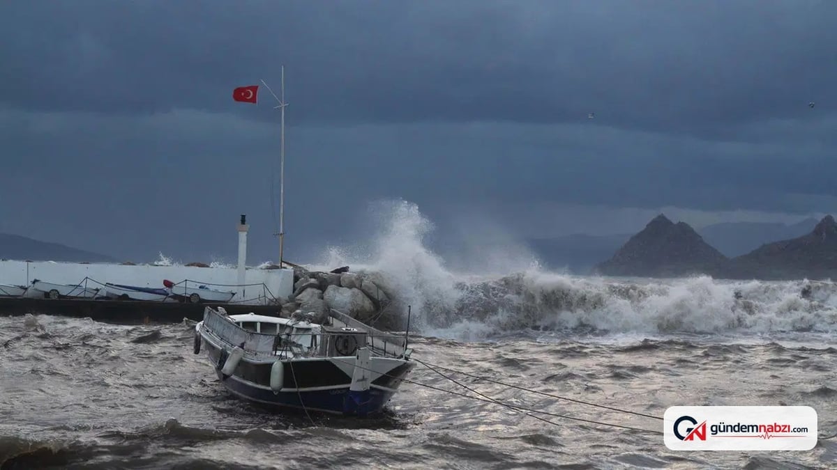 Muğla Bodrum'da feribot seferleri fırtına nedeniyle iptal edildi
