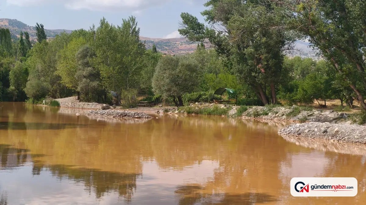 Tunceli'de Tağar Çayı kahverengiye döndü