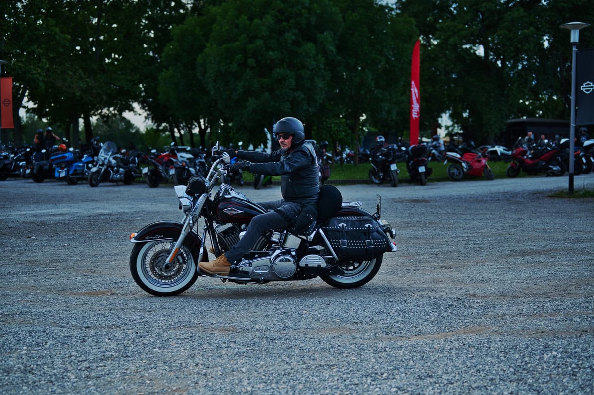 Rum motosikletlilerin eylemi sınır kapılarını durdurdu