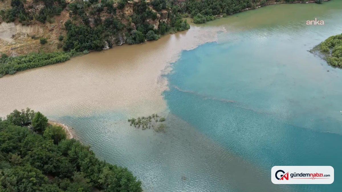 Tunceli'de Munzur ve Pülümür nehirleri iki farklı renge büründü