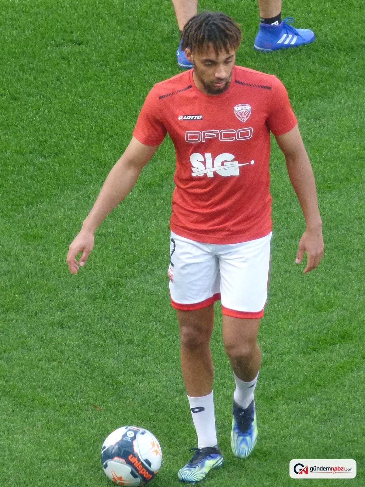 Hamburger SV, Sacha Boey'i FC Bayern'den transfer etmek istiyor