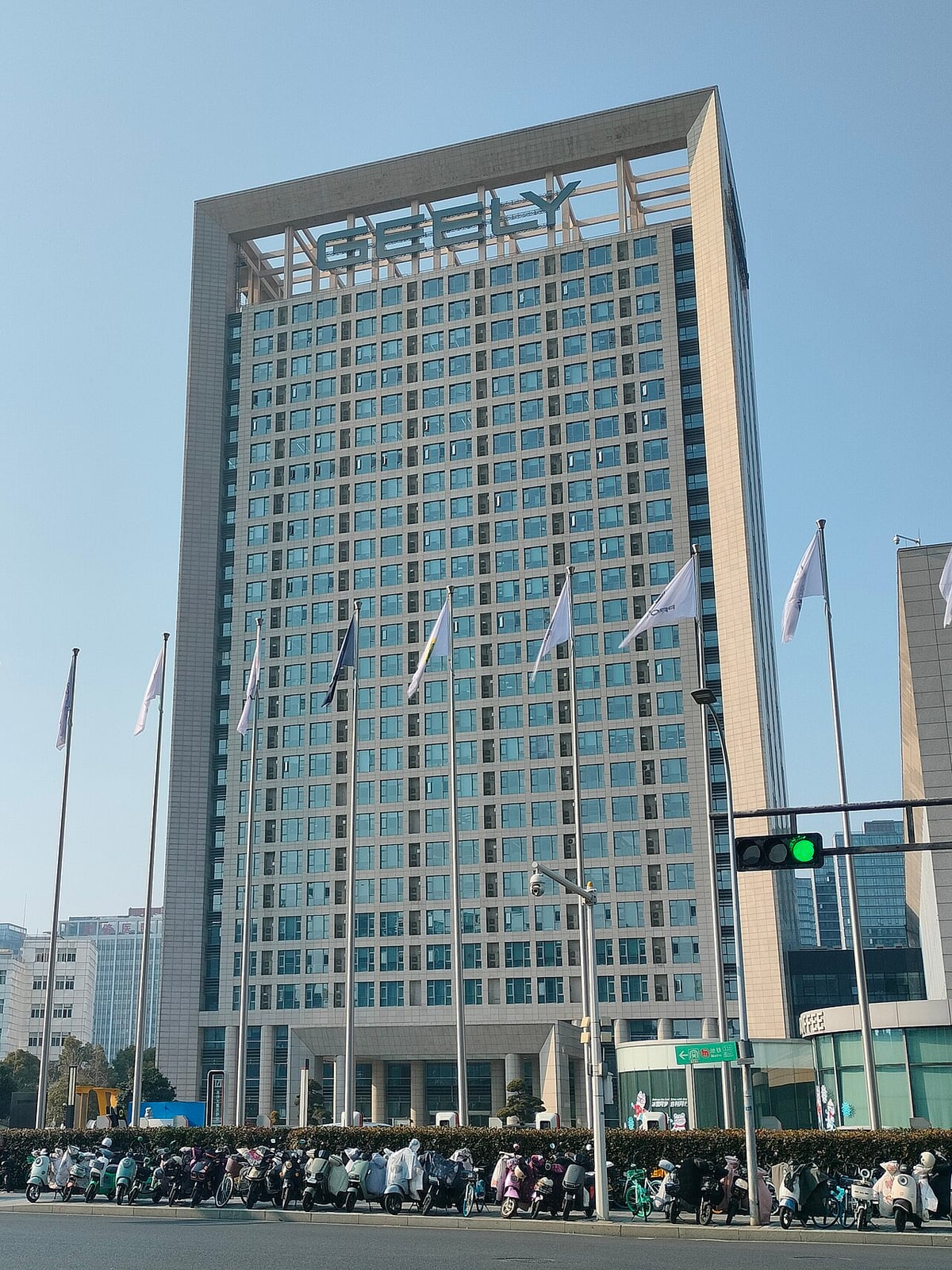 Geely, katı hal batarya teknolojisini 2027'de piyasaya sürmeyi planlıyor