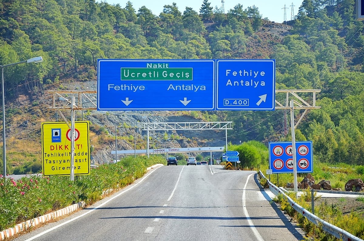 Muğla'da yangına giden resmi araçlardan ücret istendiği iddia edildi