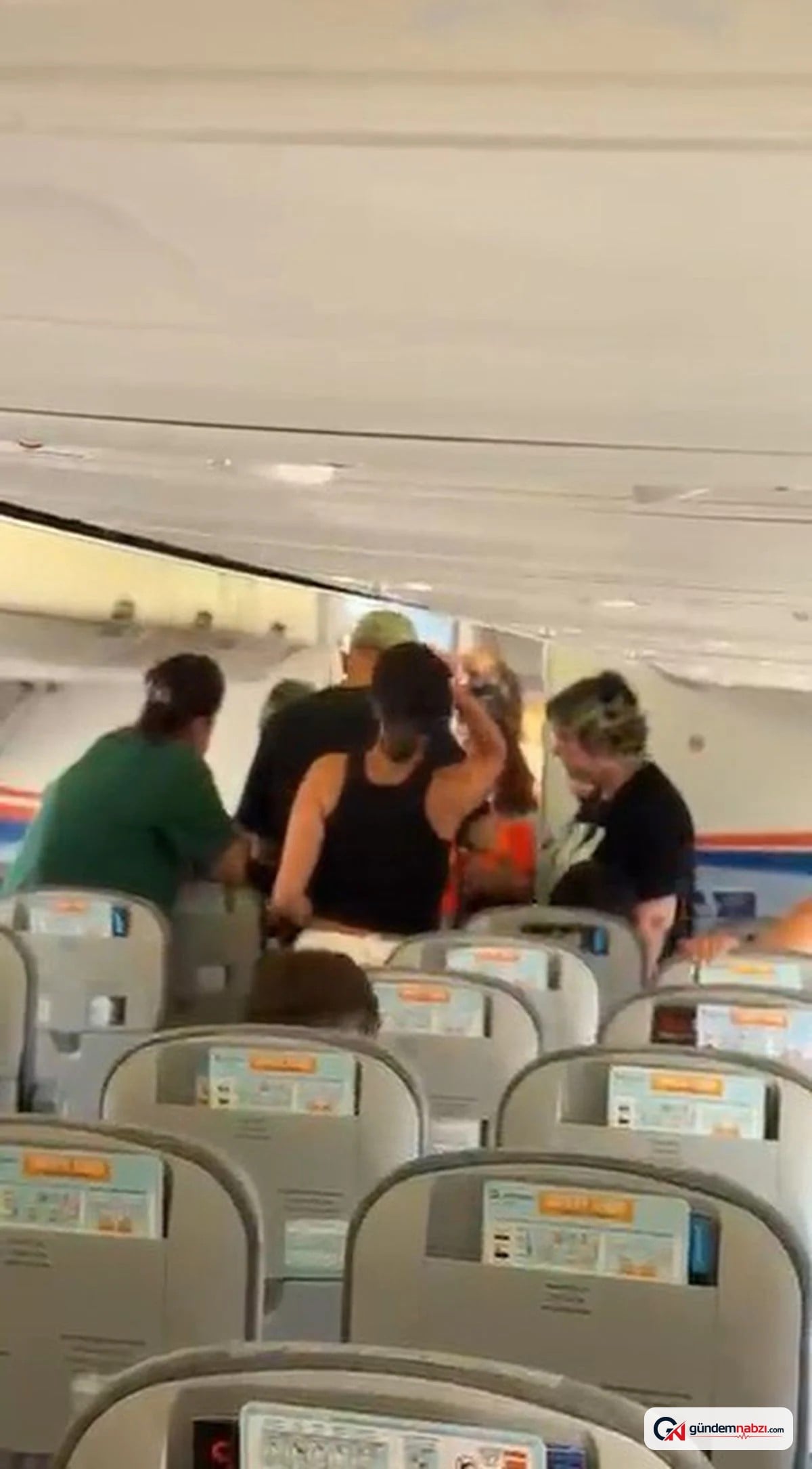 Antalya'da SunExpress uçuşunda rötar ve bagaj krizi çıktı