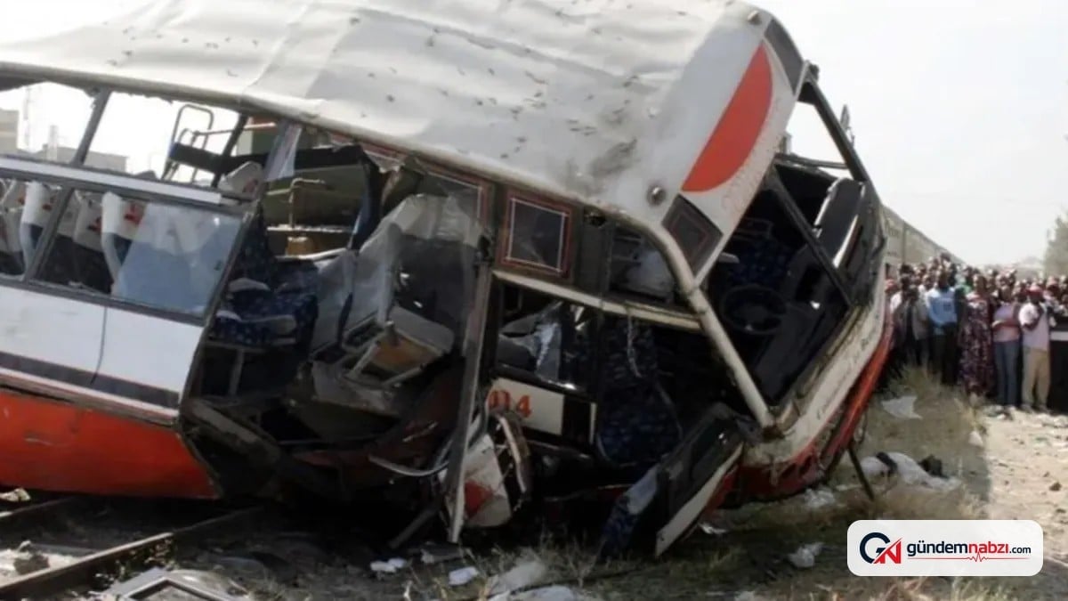 Uganda'da minibüs ve kamyon çarpıştı: 14 ölü, 4 yaralı