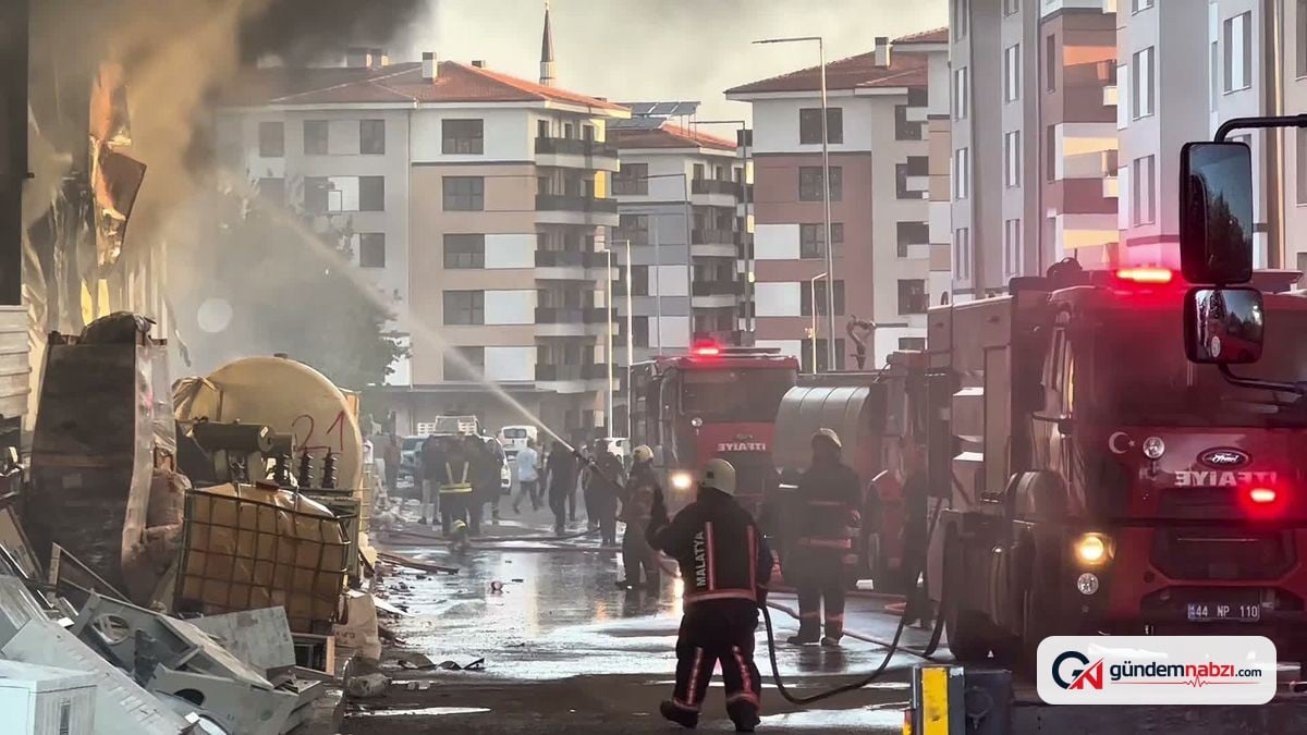 Malatya'da şantiye yangını: 180 konteyner kullanılamaz hale geldi