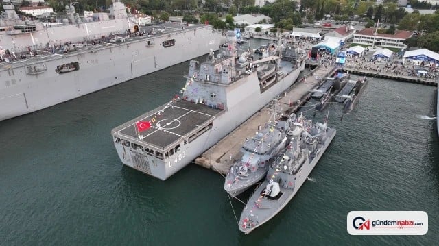 TCG İmbat hücumbotu Kocaeli Gölcük'te ziyaretçilerle buluştu