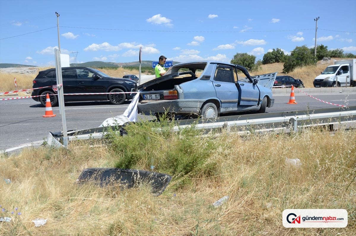 Kütahya'da iki otomobil çarpıştı: 1 ölü, 4 yaralı