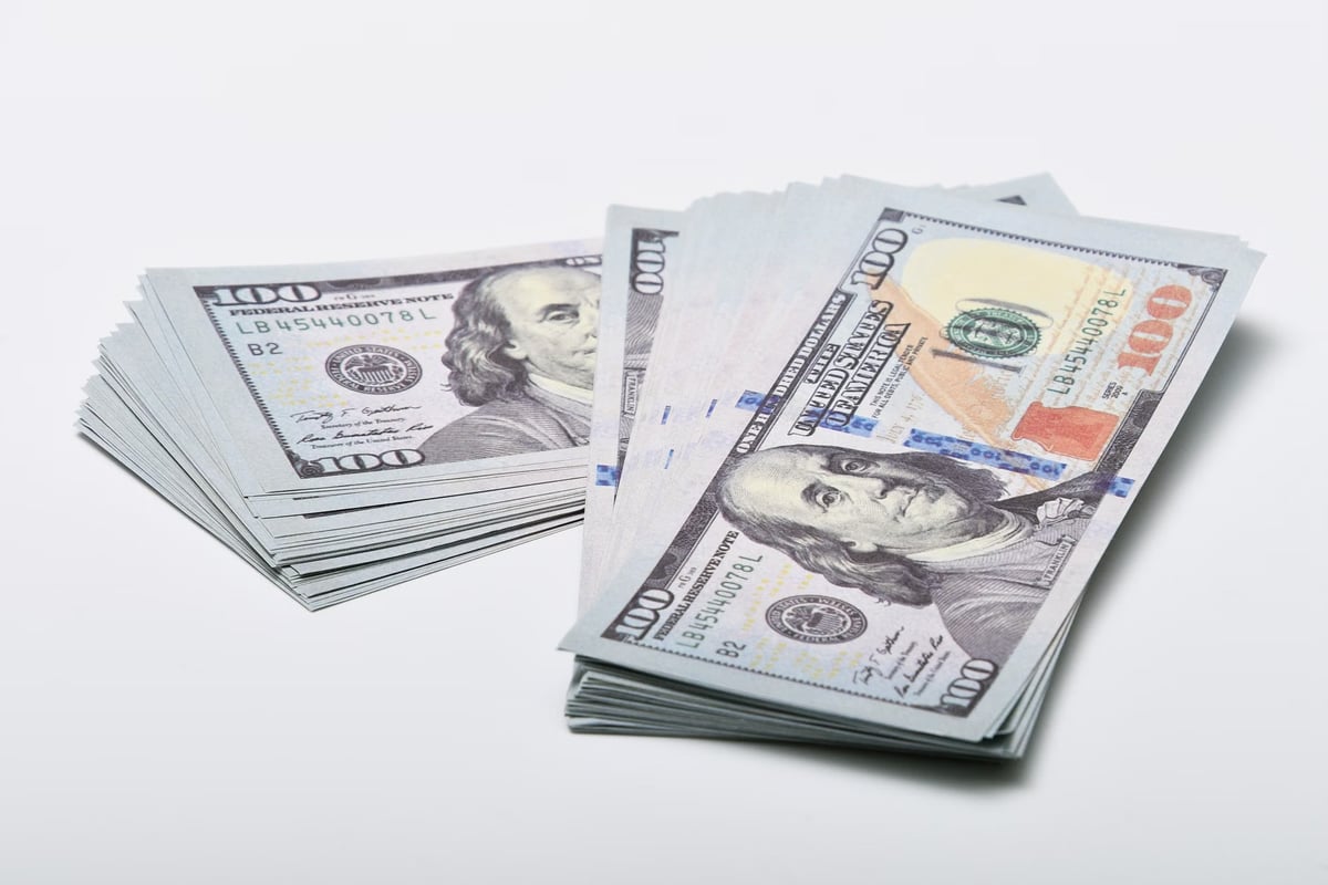 Dolar ve euro rekor seviyeden işlem görüyor