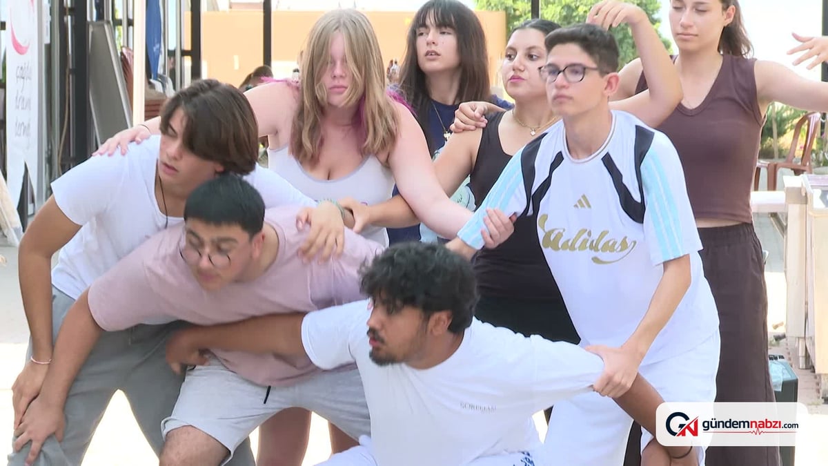 İzmir'de Avrupa Drama Buluşmaları'nda gençler hikâyeler yazıyor