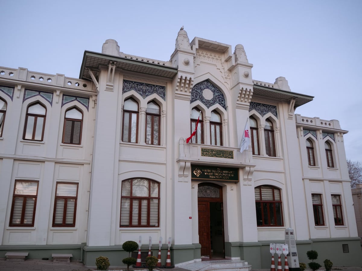 YÖK'ten uluslararası mezunlara iki yıla kadar ikamet izni düzenlemesi