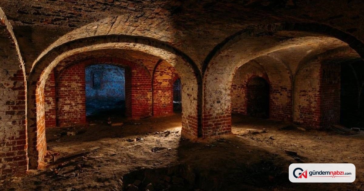 İngiltere'de merdiven altındaki gizli odadan servet çıktı