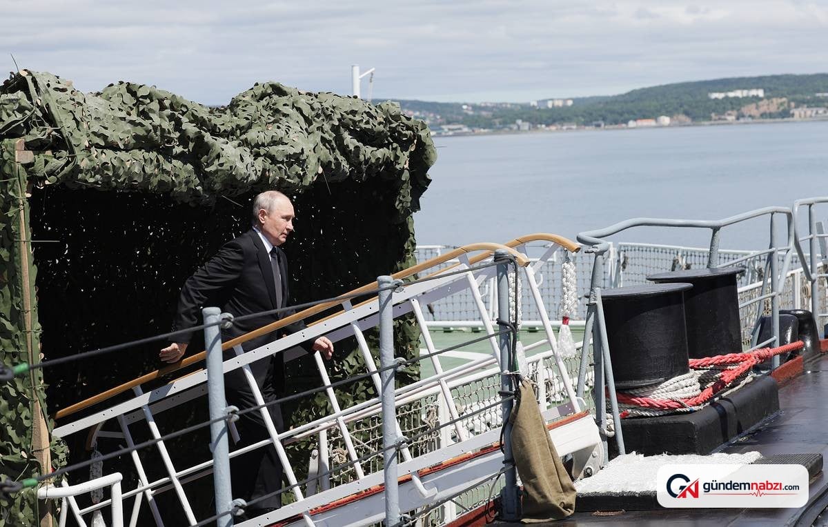 Putin, Varyag füzeli kruvazörle Sakhalin'e geldi
