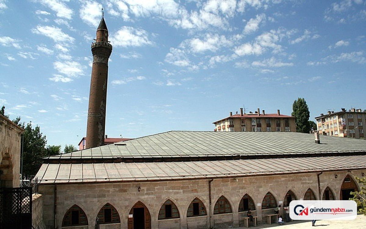 Sivas Ulu Cami'deki restorasyonda 1200 ton beton kaldırıldı