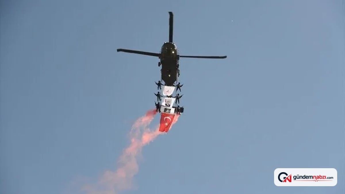 Muş'ta jandarma helikopterlerinden nefes kesen gösteri