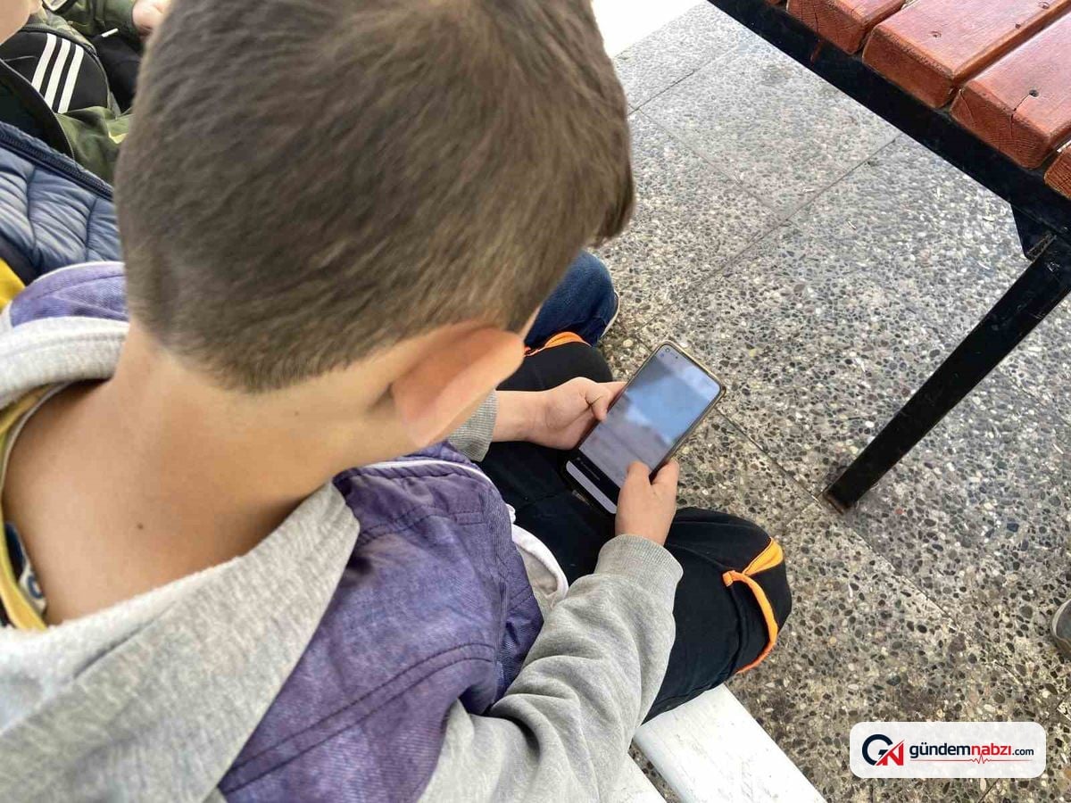 Uzmanlardan uyarı: Çocuklar tatili ekran başında geçirmemeli