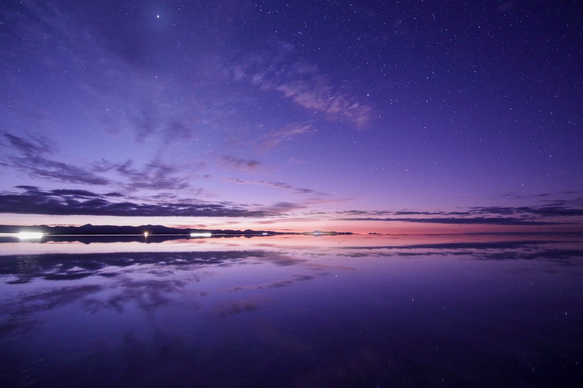 Salar de Uyuni yağmur yağınca dev bir aynaya dönüşüyor