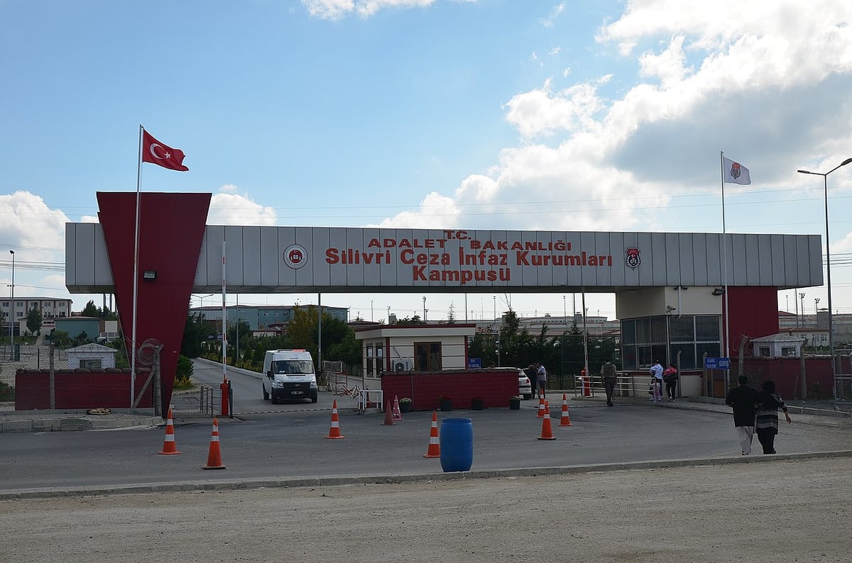 Muharrem İnce'den Ekrem İmamoğlu'na cezaevi ziyareti