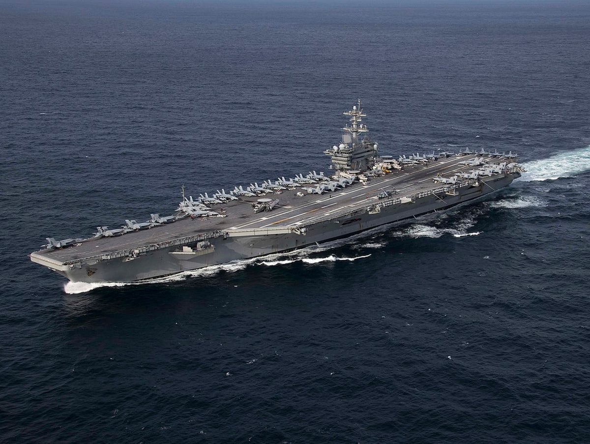 ABD'li komutan USS Lincoln'ü ziyaret etti, Mısır'da Gazze görüşmeleri yapıldı