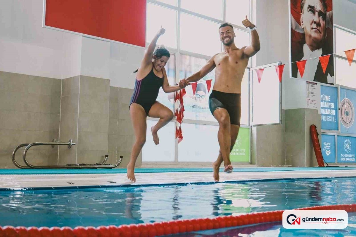 Aydın'da özel sporcular yüzme eğitimi alıyor
