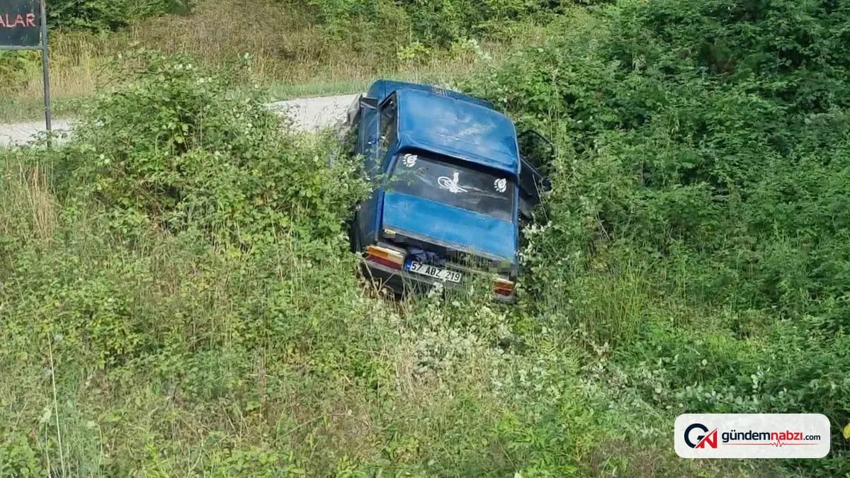 Sinop'ta otomobil şarampole devrildi: 2 yaralı